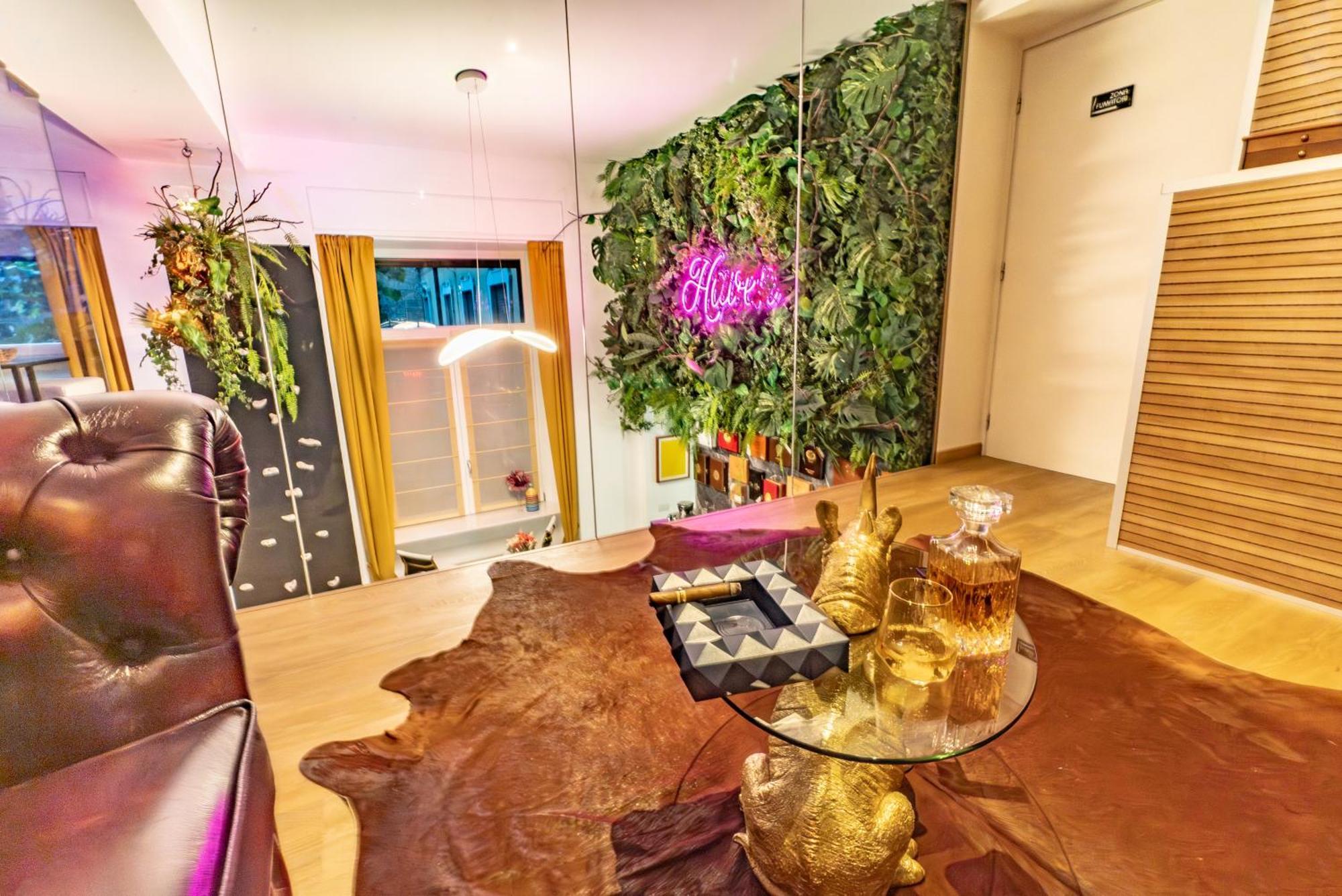 Luxe & Central Haven - Jacuzzi, Sauna, Steam, Private Parking Como Exterior photo