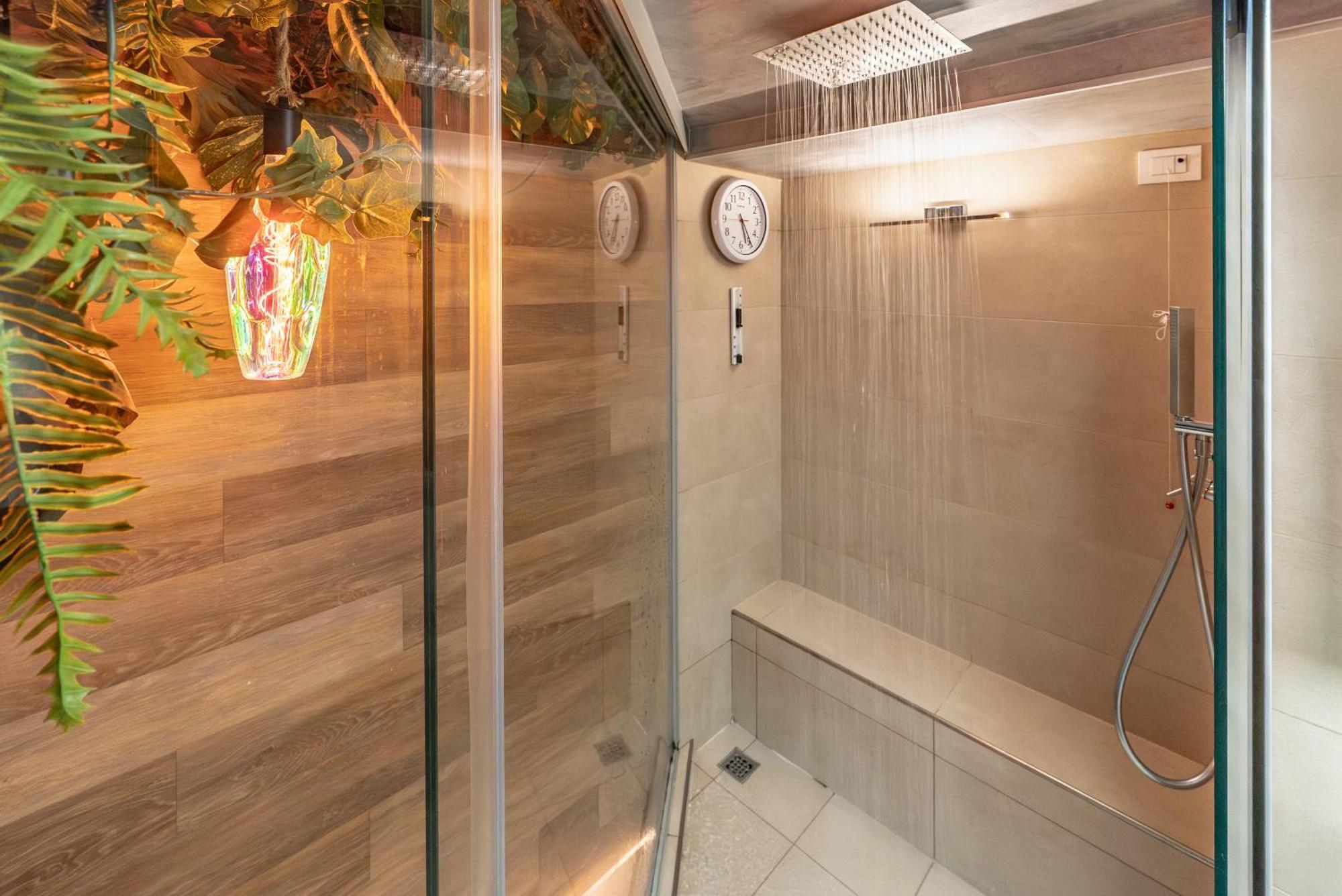 Luxe & Central Haven - Jacuzzi, Sauna, Steam, Private Parking Como Exterior photo