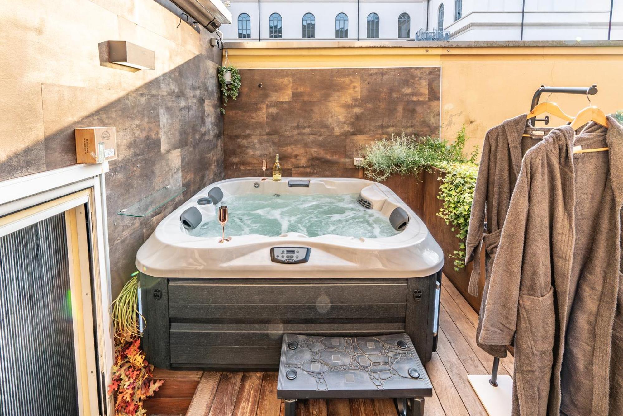 Luxe & Central Haven - Jacuzzi, Sauna, Steam, Private Parking Como Exterior photo