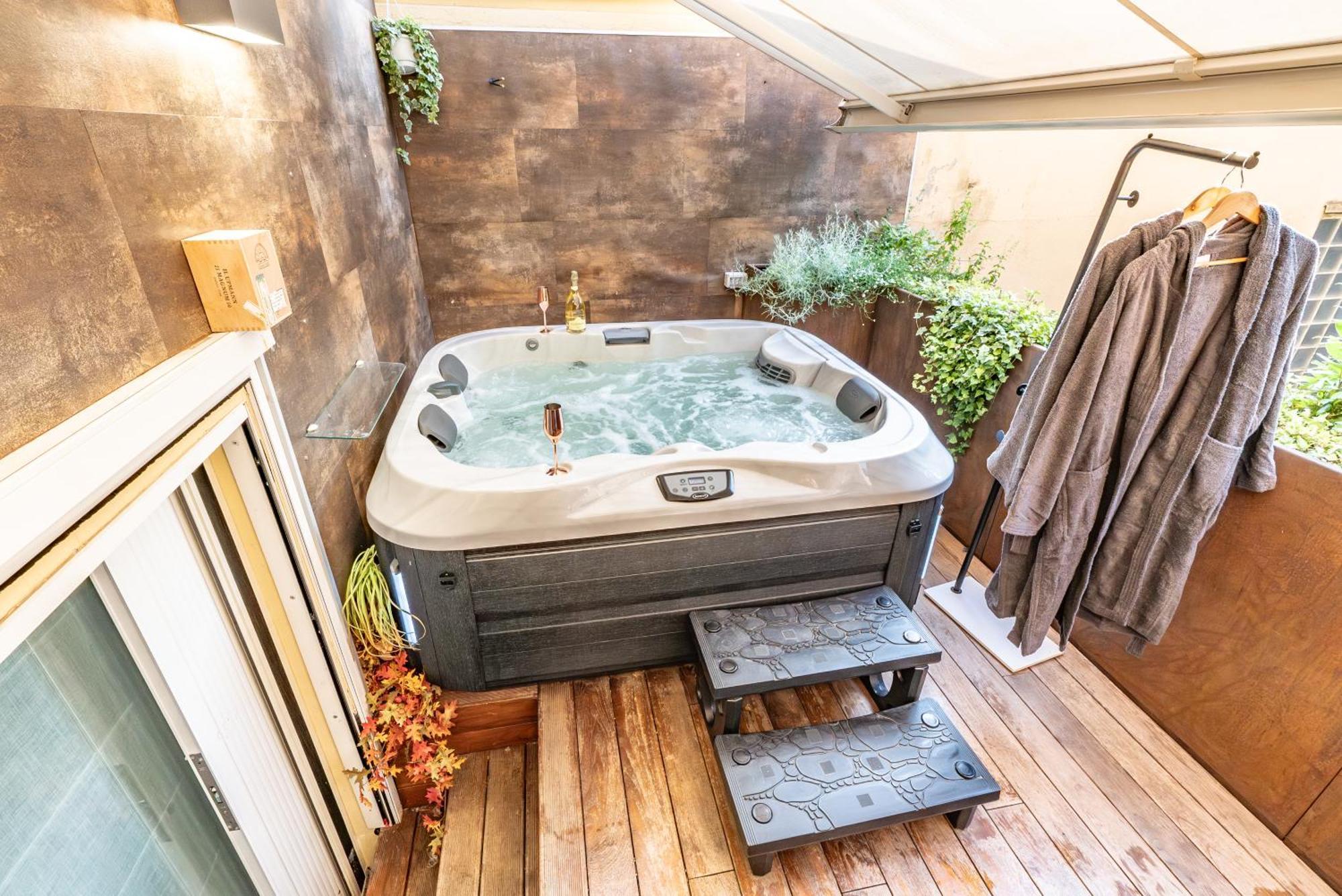 Luxe & Central Haven - Jacuzzi, Sauna, Steam, Private Parking Como Exterior photo