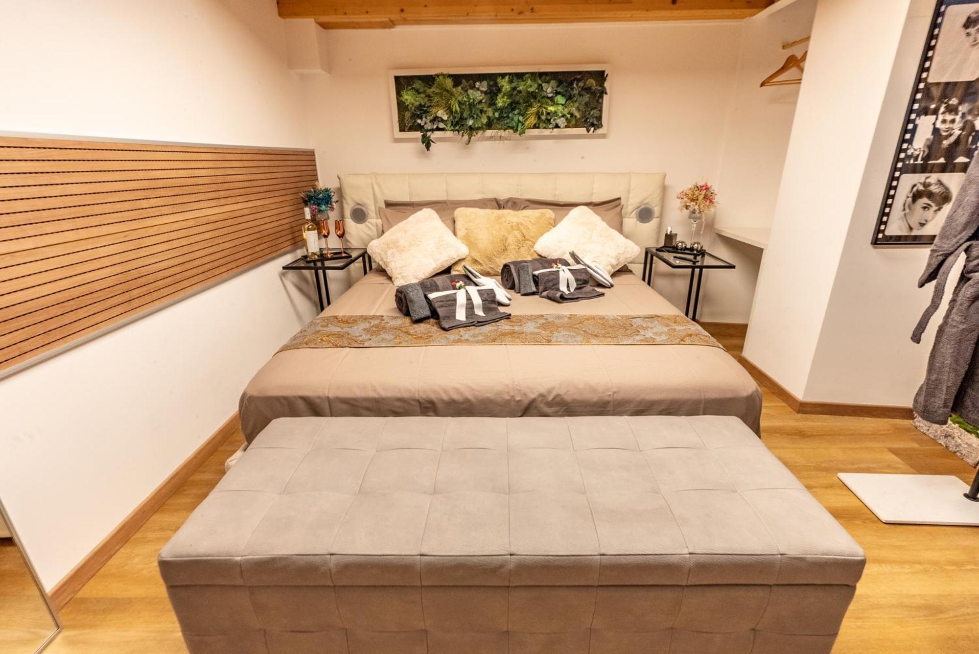 Luxe & Central Haven - Jacuzzi, Sauna, Steam, Private Parking Como Exterior photo