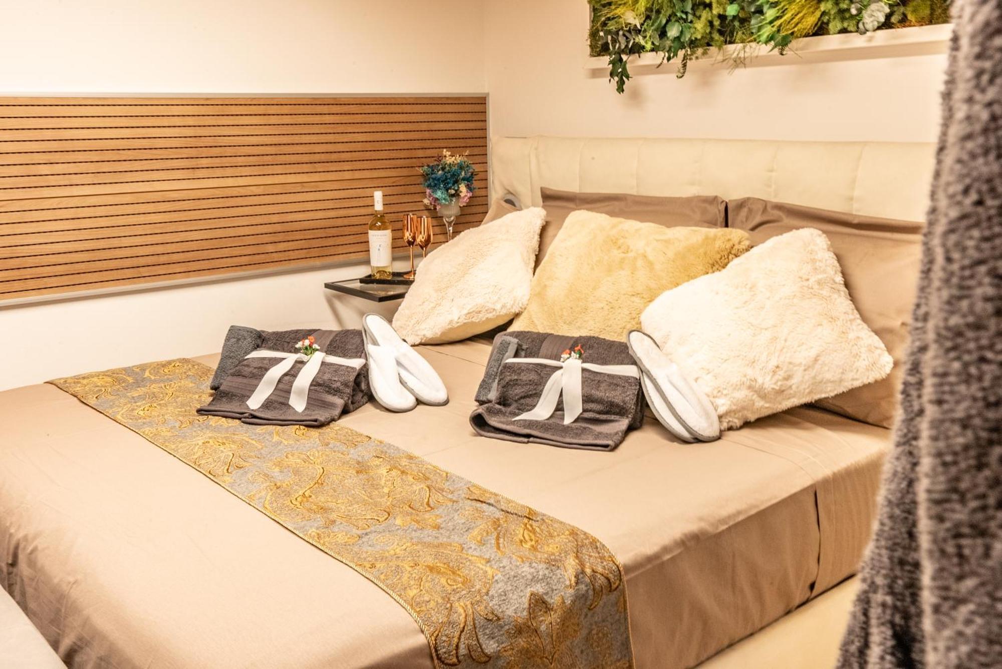 Luxe & Central Haven - Jacuzzi, Sauna, Steam, Private Parking Como Exterior photo