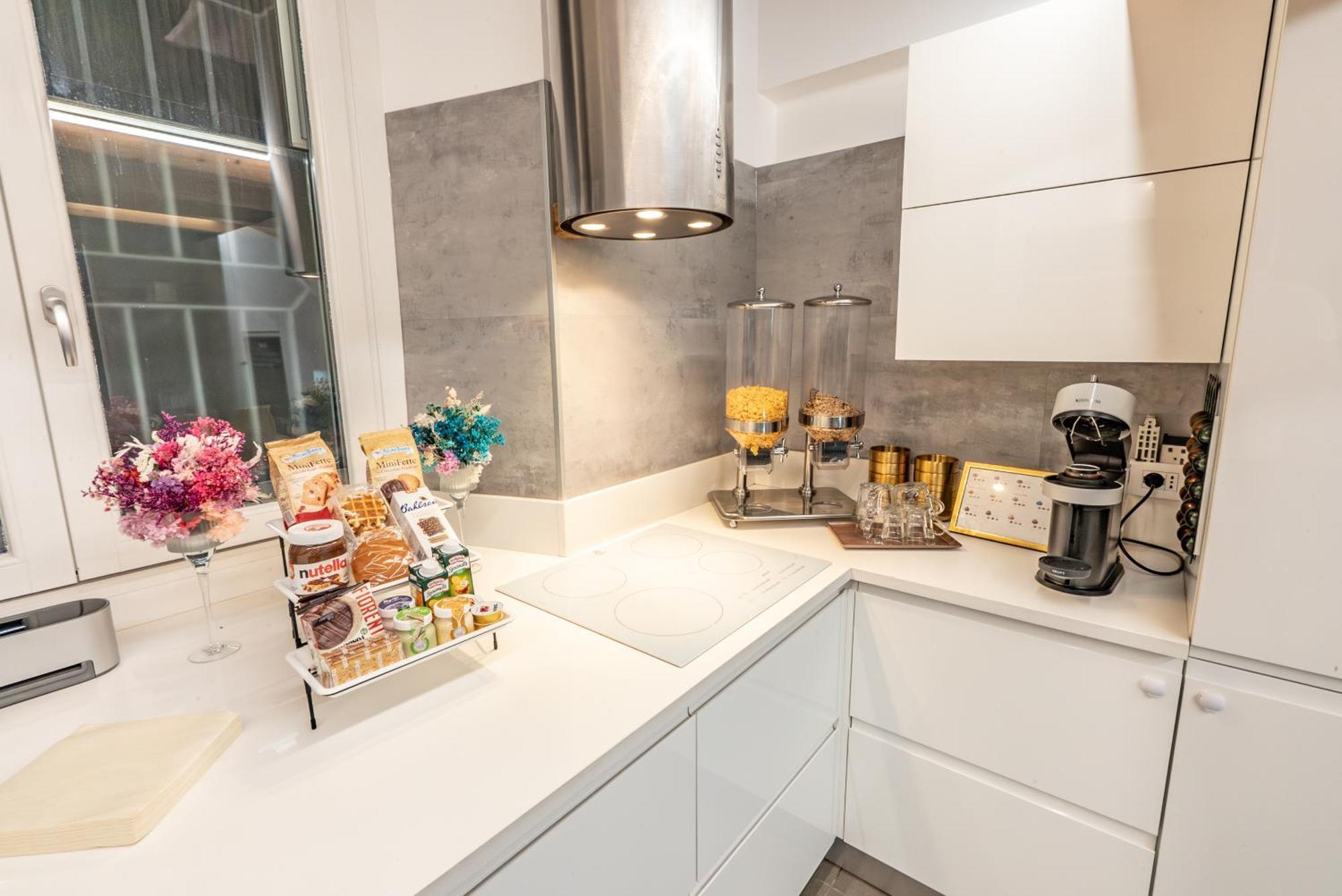 Luxe & Central Haven - Jacuzzi, Sauna, Steam, Private Parking Como Exterior photo