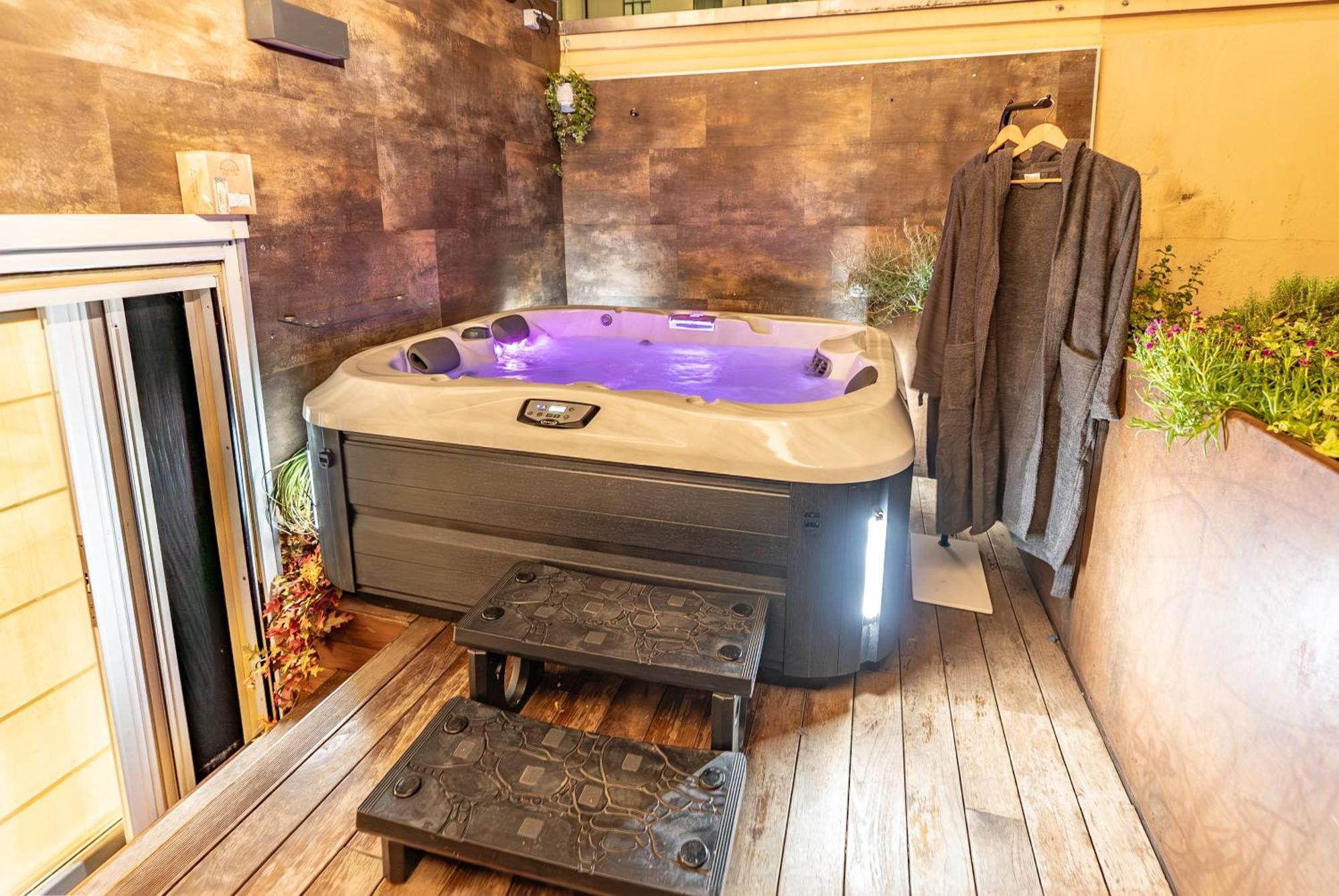 Luxe & Central Haven - Jacuzzi, Sauna, Steam, Private Parking Como Exterior photo