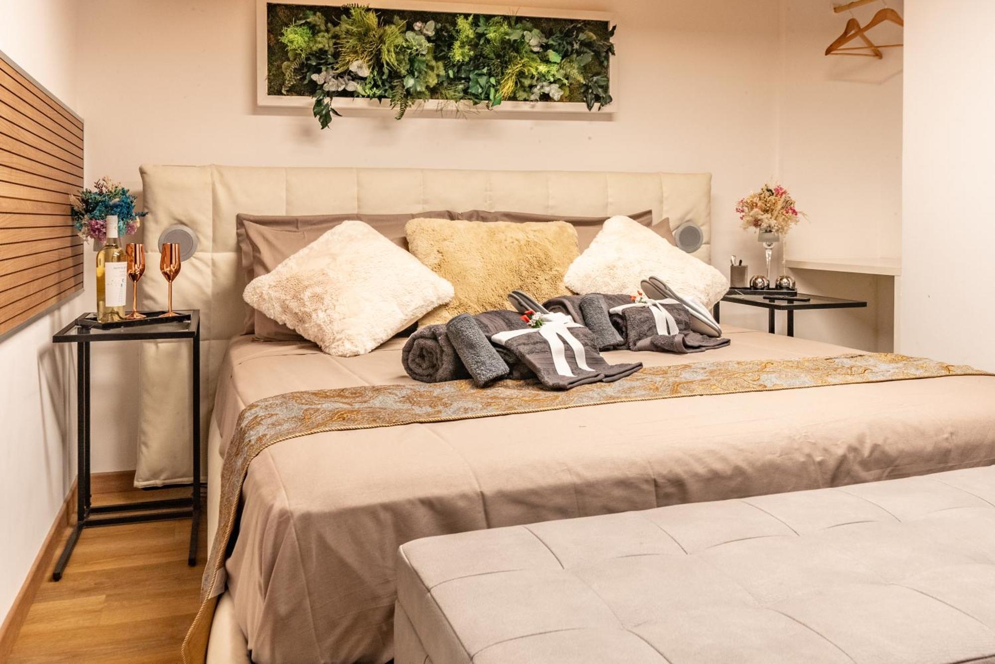 Luxe & Central Haven - Jacuzzi, Sauna, Steam, Private Parking Como Exterior photo